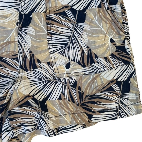 C&C California Navy Blue, Brown and Tan Linen Shorts with Tropical Print 💙🤎 - Picture 3 of 7